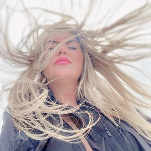 Meet your Posher, Crystal